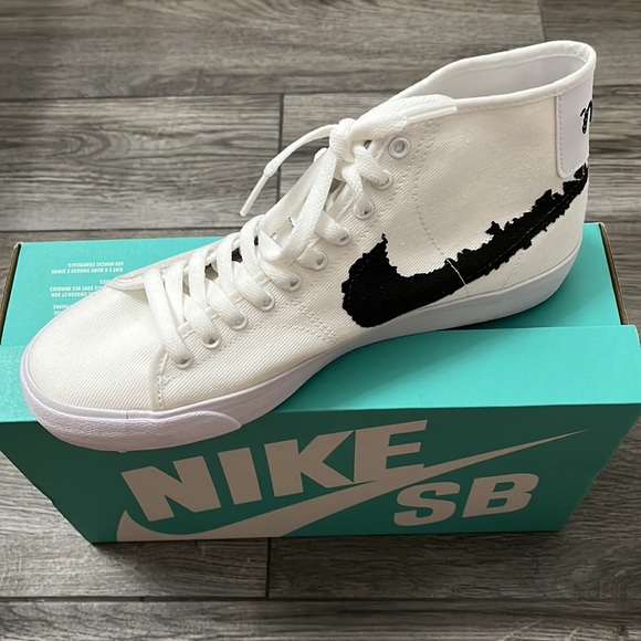 Nike SB BLZR COURT SNEAKERS - Picture 7 of 8
